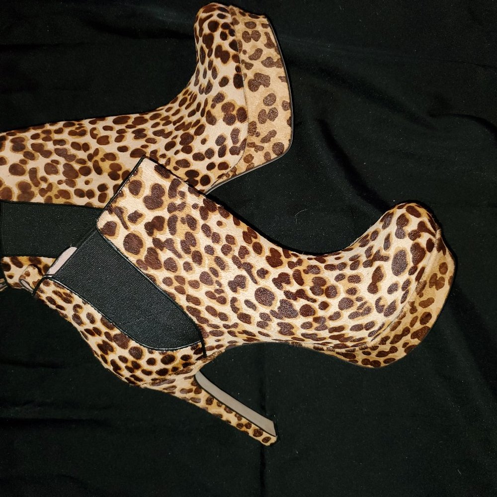 Vince Camuto Bootie size 9 1/2.